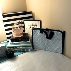 Fold -Up Famiky Organizer -Sparkling squares